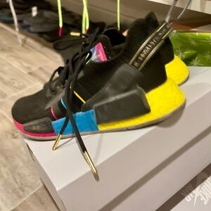 Adidas Kids 5, Men’s 5, Women’s 6.5